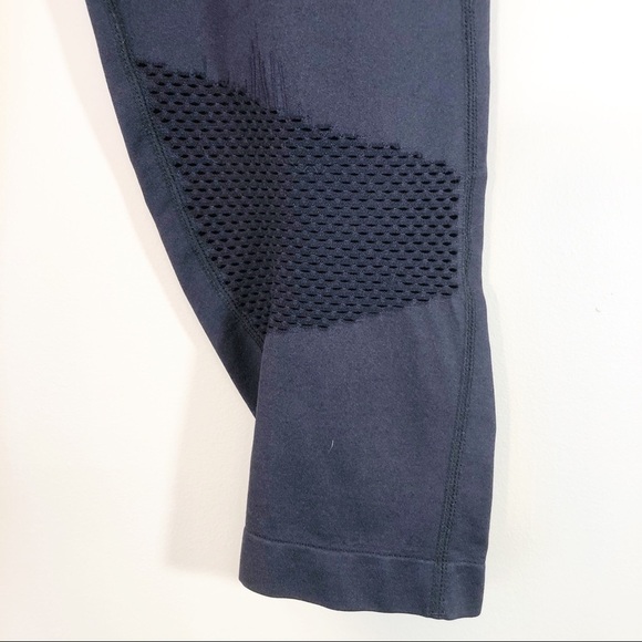 Fabletics Mesh Knee Crop Black Leggings - Medium - Picture 3 of 14